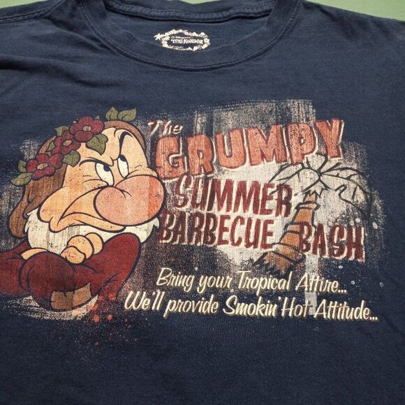 DisneyTiki Kingdom Cotton Lg Grumpy Summer BBQ Bash Graphic Short Sleeve T-Shirt - Picture 1 of 7